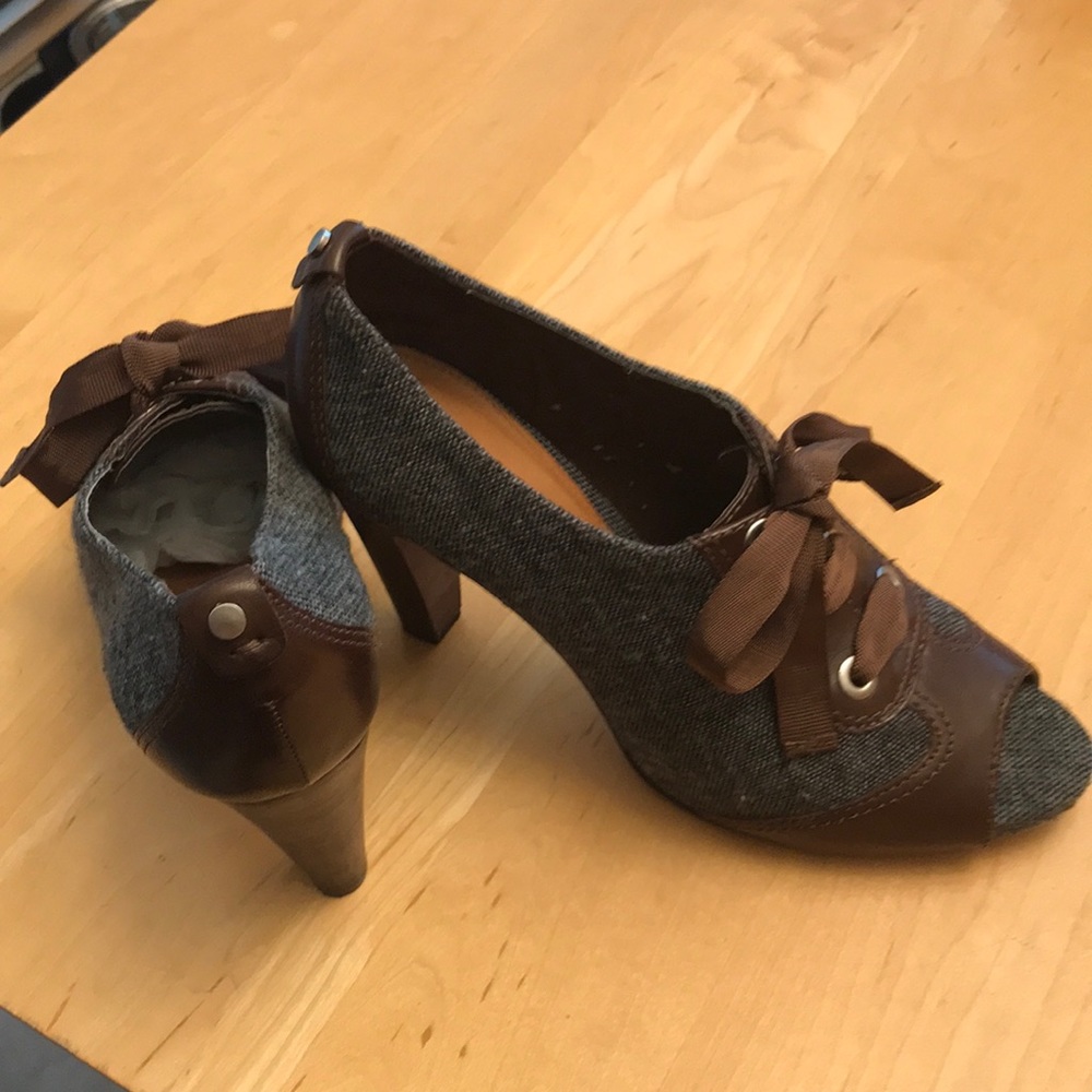 ANTONIO MELANI Brown and Gray Heels